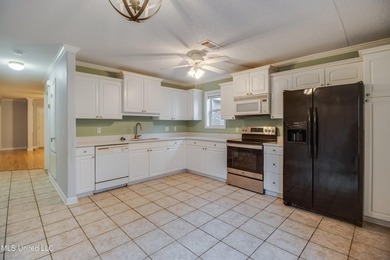 Welcome to your Gulf Coast retreat! This spacious 4-bedroom - photo 10