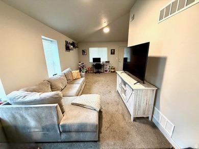 Step into this beautifully maintained, top-level, 2bed, 1bath - photo 3