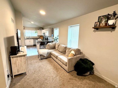 Step into this beautifully maintained, top-level, 2bed, 1bath - photo 5