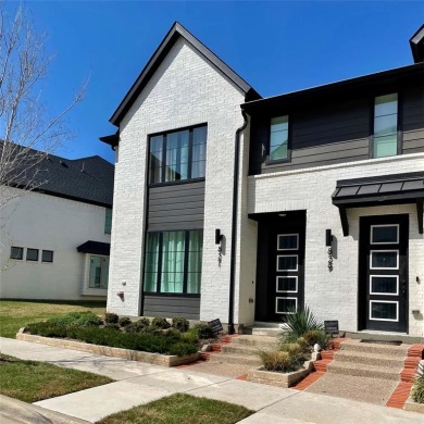 Lake Townhome/Townhouse Sale Pending in Arlington, Texas