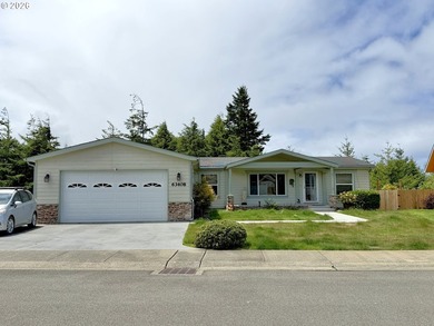 This spacious 1,620 sq ft manufactured home offers easy - photo 1