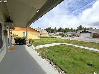 This spacious 1,620 sq ft manufactured home offers easy - photo 3