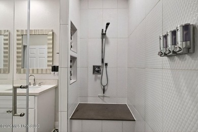 Welcome to Legacy Villas! This well-maintained 3-bedroom, 2-bath - photo 26