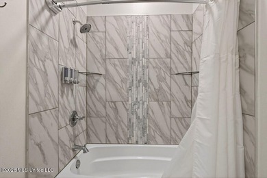Welcome to Legacy Villas! This well-maintained 3-bedroom, 2-bath - photo 31