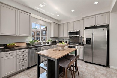 Beautifully updated, 3 bedroom, 2 1/2 bathroom home in desirable - photo 6