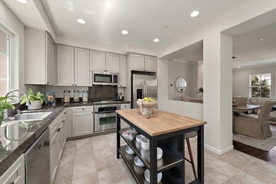 Beautifully updated, 3 bedroom, 2 1/2 bathroom home in desirable - photo 7