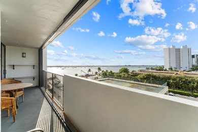 Welcome to Unit 605, a rare high-floor, south-facing - photo 1