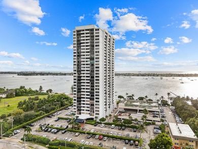Welcome to Unit 605, a rare high-floor, south-facing - photo 5