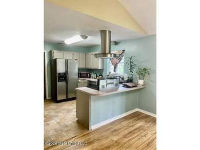 Welcome home to convenient and desirable Pine Ridge subdivision - photo 10