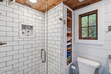 Live in an immaculate, fully furnished tiny home while building - photo 11