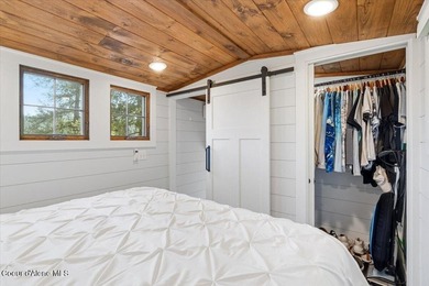 Live in an immaculate, fully furnished tiny home while building - photo 13