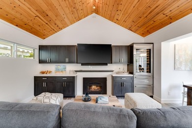 Nestled in an ideal location, 129 Santa Cruz Ave offers stunning - photo 16