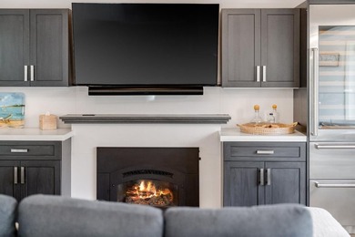 Nestled in an ideal location, 129 Santa Cruz Ave offers stunning - photo 18