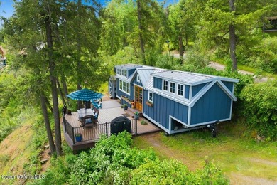 Live in an immaculate, fully furnished tiny home while building - photo 30