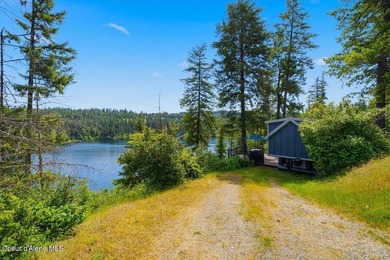 Live in an immaculate, fully furnished tiny home while building - photo 32