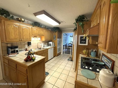 Great brick home located in the Edgewater Estates Subdivision - photo 4