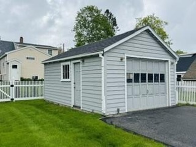Meticulously maintained and owned by the same family since it - photo 8