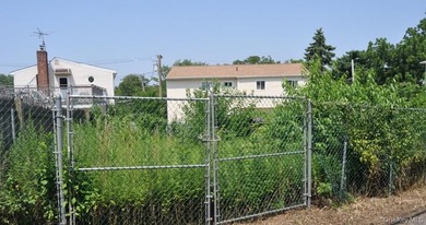 Investor Opportunity! Vacant lot zoned residential. Being sold - photo 1
