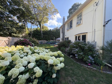 Welcome to 170 Fort Pond Blvd, a charming single-family Saltbox - photo 3