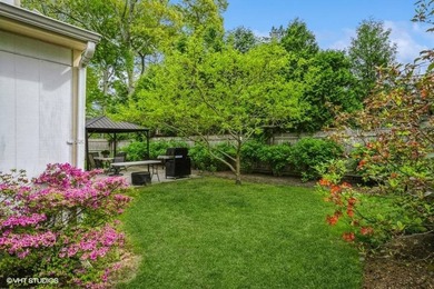 Welcome to 170 Fort Pond Blvd, a charming single-family Saltbox - photo 9