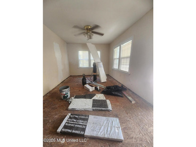 Investment Opportunity - Fixer-Upper in the Heart of Downtown - photo 2