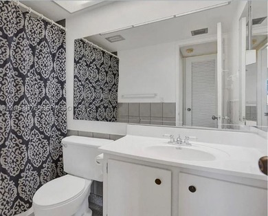 Spacious, elegantly furnished 1-bedroom, 1-bathroom condo in the - photo 5