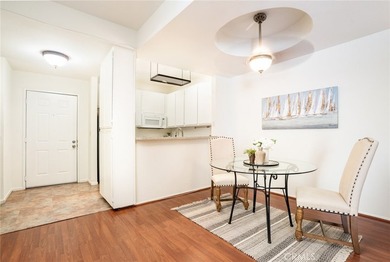 Downtown Vibe mixed with with private, peaceful secluson. 640 W - photo 6