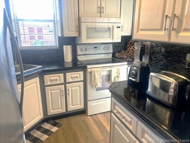 This charming 2 BR/2 Bath retreat is perfect for your seasonal - photo 3