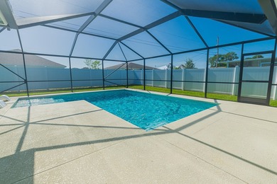 Spacious & beautifully upgraded, this 5-bedroom + den, 3-bath - photo 2