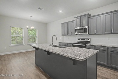 Adorable 4-bedroom home conveniently located near shopping - photo 3