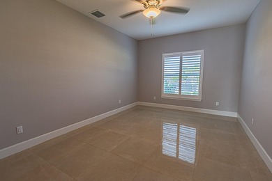Spacious & beautifully upgraded, this 5-bedroom + den, 3-bath - photo 3