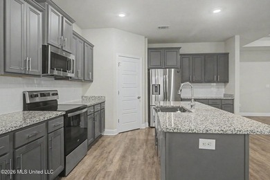 Adorable 4-bedroom home conveniently located near shopping - photo 5