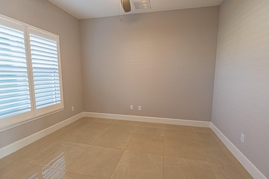Spacious & beautifully upgraded, this 5-bedroom + den, 3-bath - photo 5
