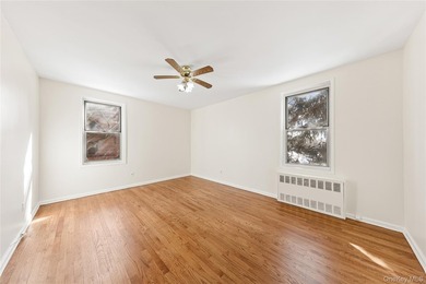 Step into this beautifully refreshed 2-bedroom, 1.5-bathroom - photo 11