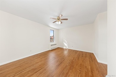 Step into this beautifully refreshed 2-bedroom, 1.5-bathroom - photo 15