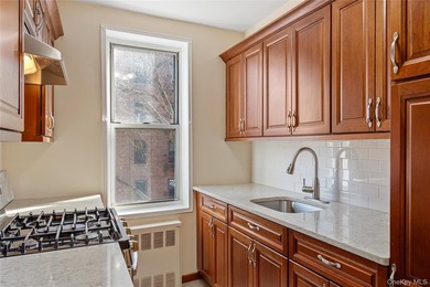 Step into this beautifully refreshed 2-bedroom, 1.5-bathroom - photo 17