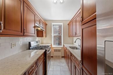 Step into this beautifully refreshed 2-bedroom, 1.5-bathroom - photo 18