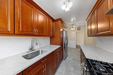 Step into this beautifully refreshed 2-bedroom, 1.5-bathroom - photo 19