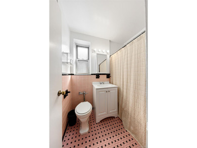 Step into this beautifully refreshed 2-bedroom, 1.5-bathroom - photo 20