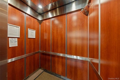 Step into this beautifully refreshed 2-bedroom, 1.5-bathroom - photo 23