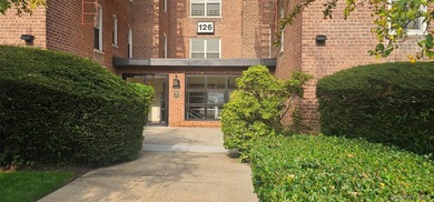 Step into this beautifully refreshed 2-bedroom, 1.5-bathroom - photo 32