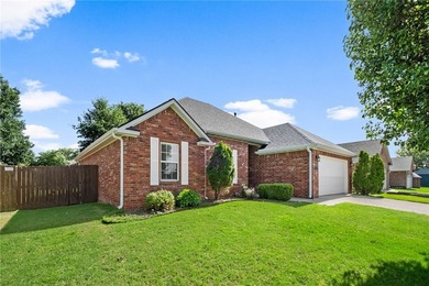 Welcome home to this beautifully maintained, 3-bedroom, 2-bath - photo 2