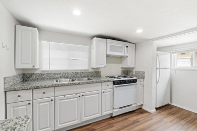 Live the quintessential beach lifestyle in the heart of Mission - photo 12