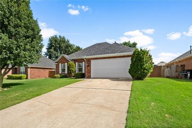 Welcome home to this beautifully maintained, 3-bedroom, 2-bath - photo 3
