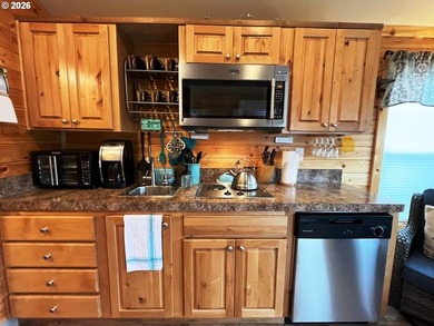 Escape to your own fully furnished retreat just moments from - photo 8