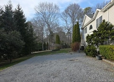 Come and see this recently refreshed, spacious Hi-Ranch in - photo 3
