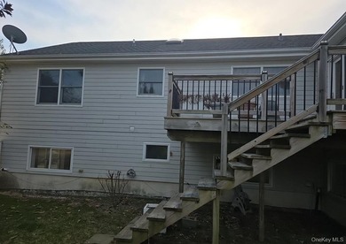 Come and see this recently refreshed, spacious Hi-Ranch in - photo 8