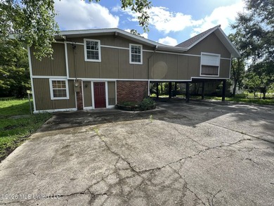 Large waterfront home with multiple living areas, great spot for - photo 1