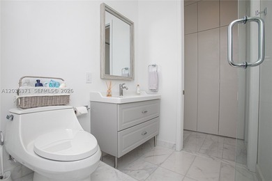 Top floor *D* line transformed by owner to a 4 bed / 3 bath - photo 12