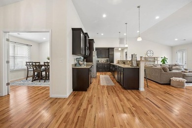Welcome Home to the sought after D1 neighborhood of Old Mill - photo 14